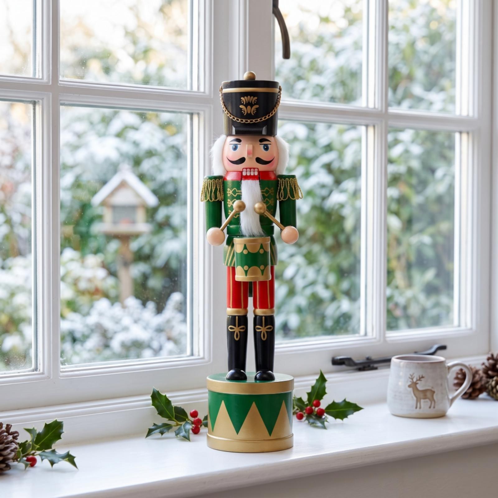 Nutcracker Figurine - Figura de Soldado Cascanueces de Madera
